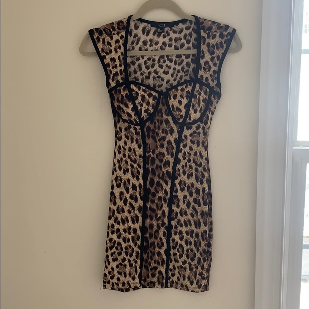 Form fitted leopard dress